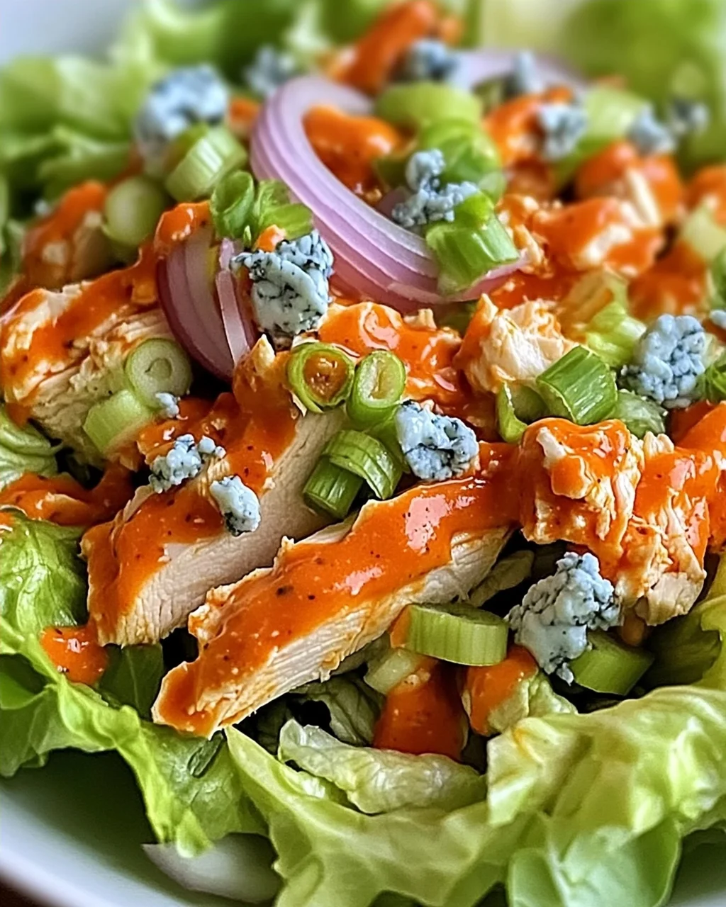Buffalo-Hühnchen-Salat: Schnell & Würzig genießen