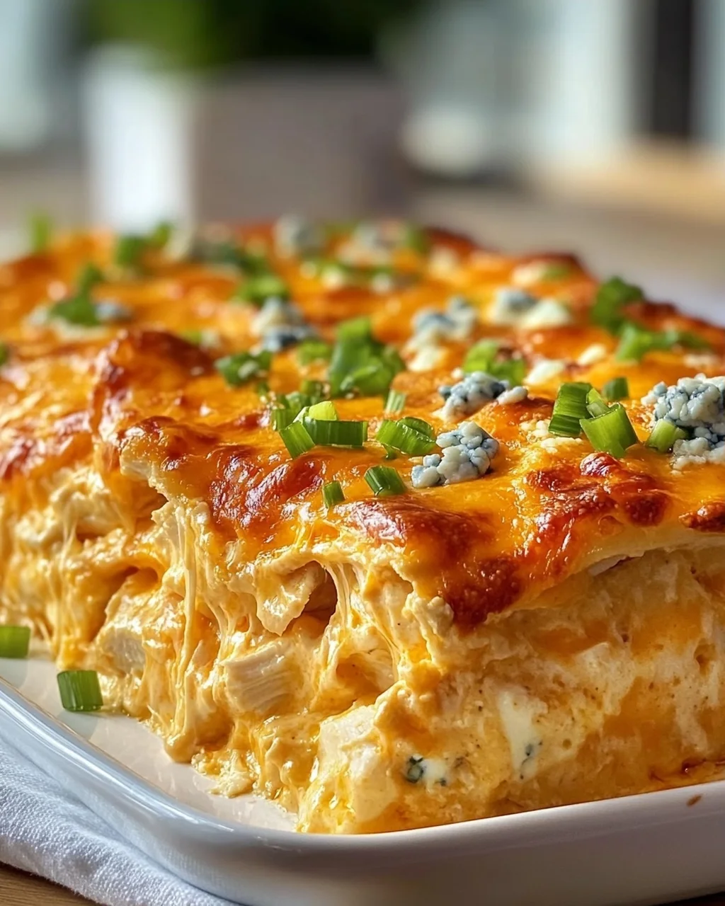 Cremiger Buffalo Hähnchen Käse Auflauf – Einfach & Lecker!