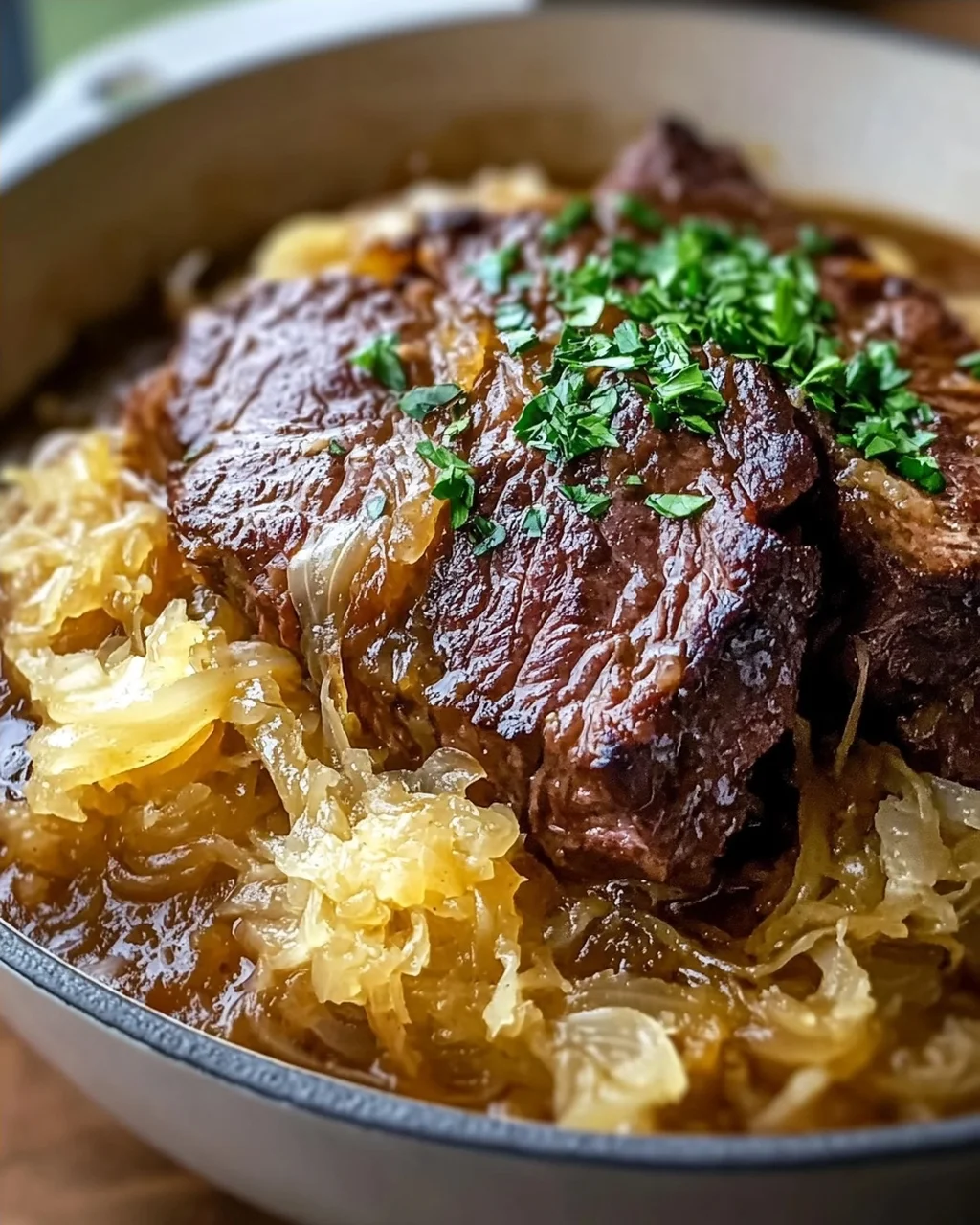Saftiges Rindfleisch mit Sauerkraut und braunem Zucker Rezept